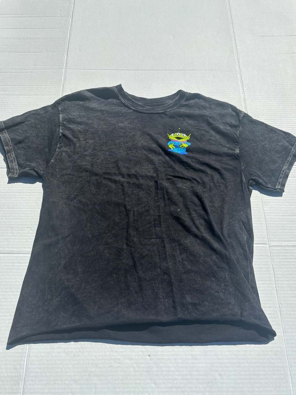 Disney Pixar Toy Story Pizza Planet Aliens Claw Machine Acid Wash Crop T-Shirt M